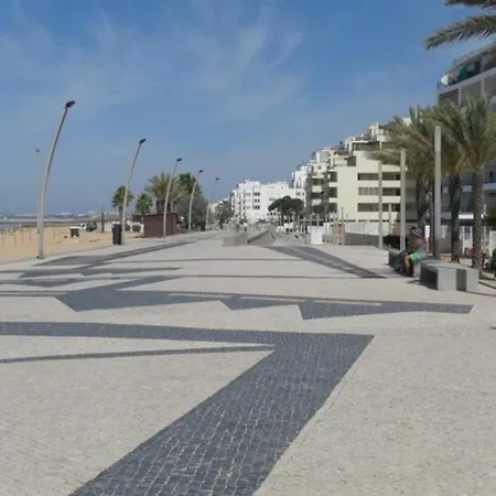 1-bed Sleeps 4 Parking 1 Min To شقة كوارتيرا