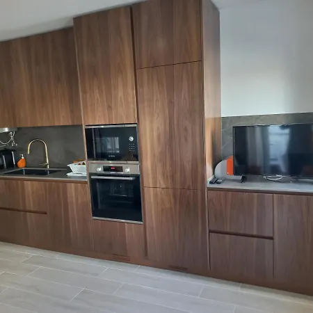 1-bed Sleeps 4 Parking 1 Min To Apartmán Quarteira