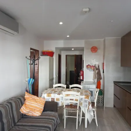 شقة 1-bed Sleeps 4 Parking 1 Min To