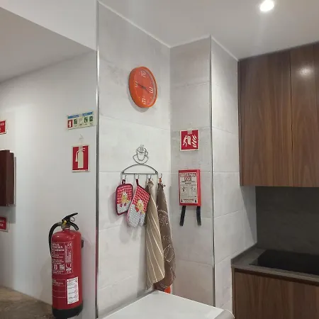 1-bed Sleeps 4 Parking 1 Min To * Quarteira