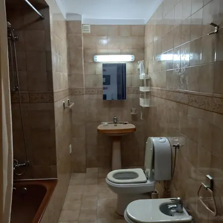 شقة 1-bed Sleeps 4 Parking 1 Min To