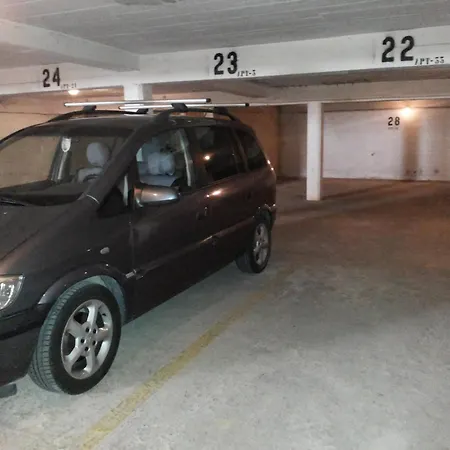 1-bed Sleeps 4 Parking 1 Min To شقة كوارتيرا