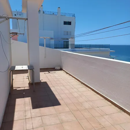 1-bed Sleeps 4 Parking 1 Min To *