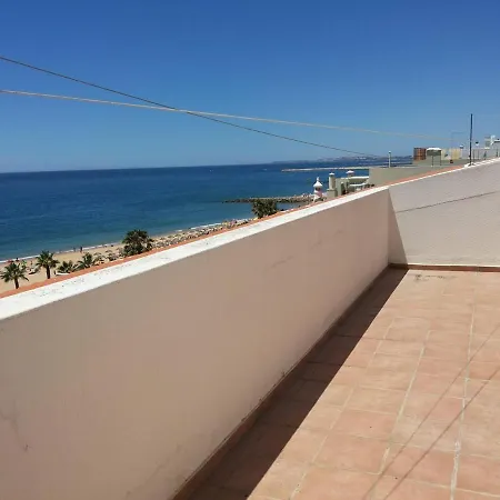 1-bed Sleeps 4 Parking 1 Min To * Quarteira