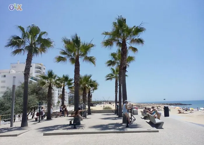 1-bed Sleeps 4 Parking 1 Min To