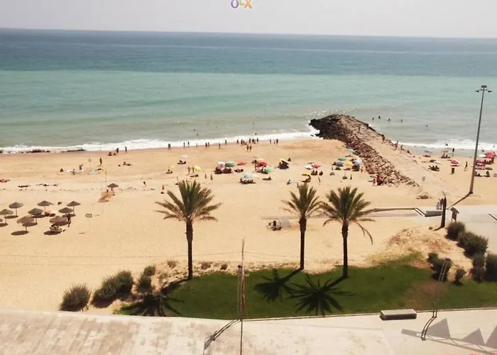 Апартаменты 1-bed Sleeps 4 Parking 1 Min To