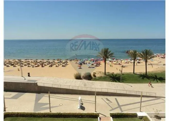 Апартаменты 1-bed Sleeps 4 Parking 1 Min To *