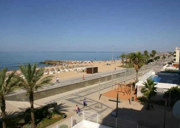 1-bed Sleeps 4 Parking 1 Min To アパート *