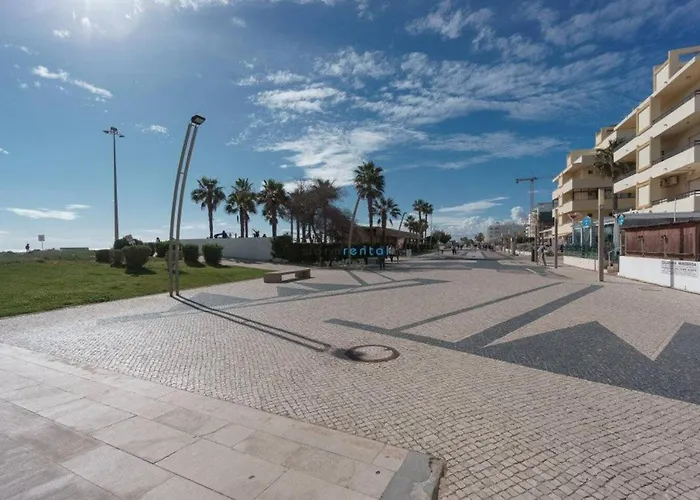 1-bed Sleeps 4 Parking 1 Min To アパート クアルテイラ