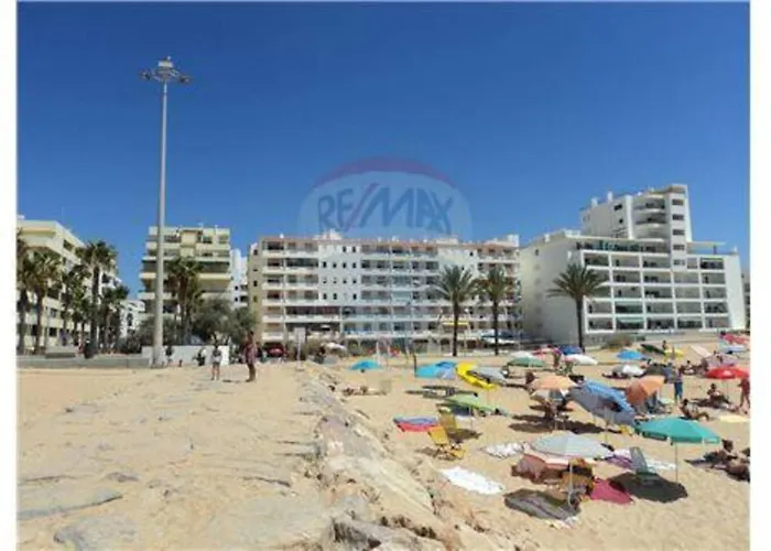 1-bed Sleeps 4 Parking 1 Min To