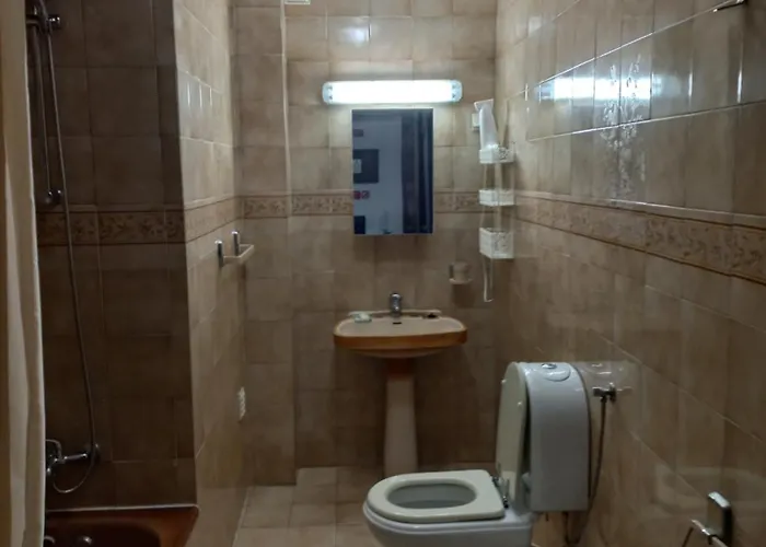 Апартаменты 1-bed Sleeps 4 Parking 1 Min To