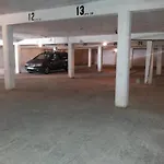 1-bed Sleeps 4 Parking 1 Min To *