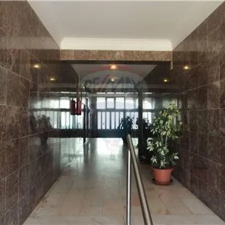 1-bed Sleeps 4 Parking 1 Min To * Картейра