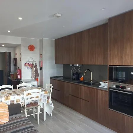 1-bed Sleeps 4 Parking 1 Min To Апартаменты Картейра